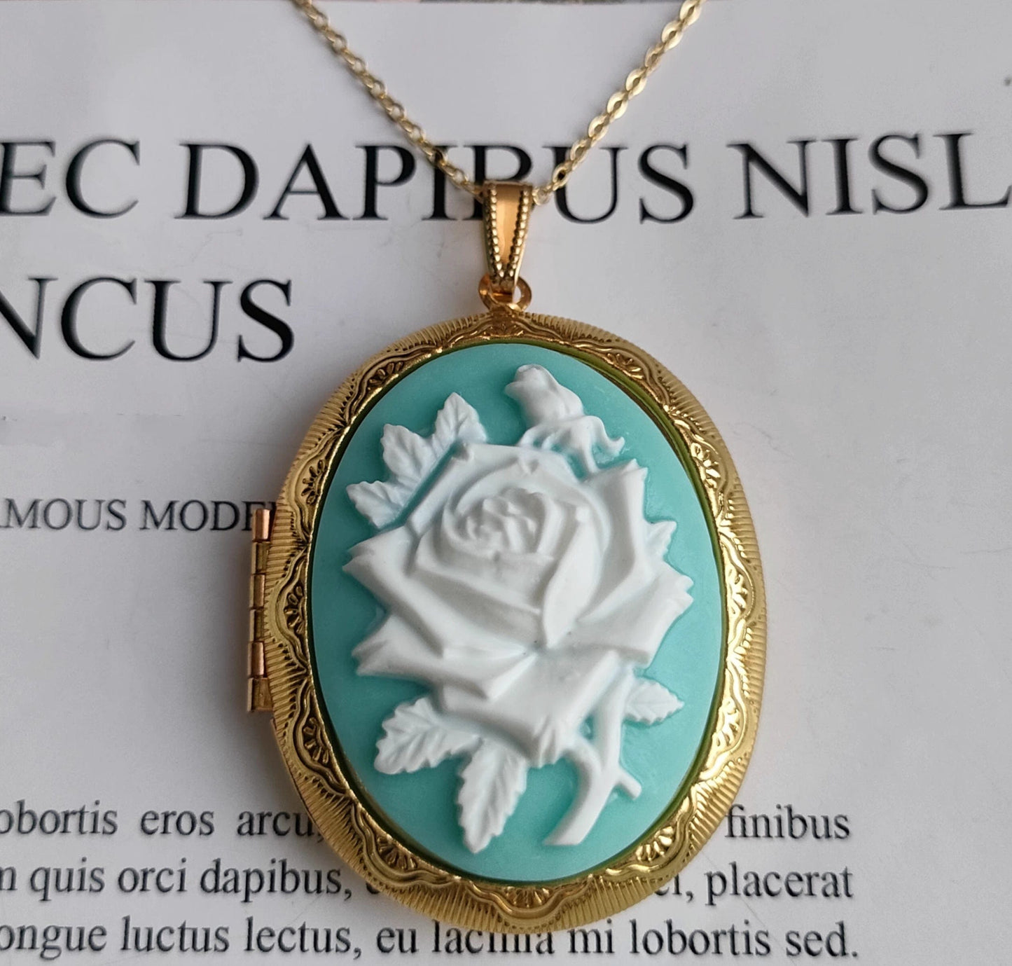 Mypinknyc 绿色 Victorian Style Cameo Photo Locket Pendant Necklace